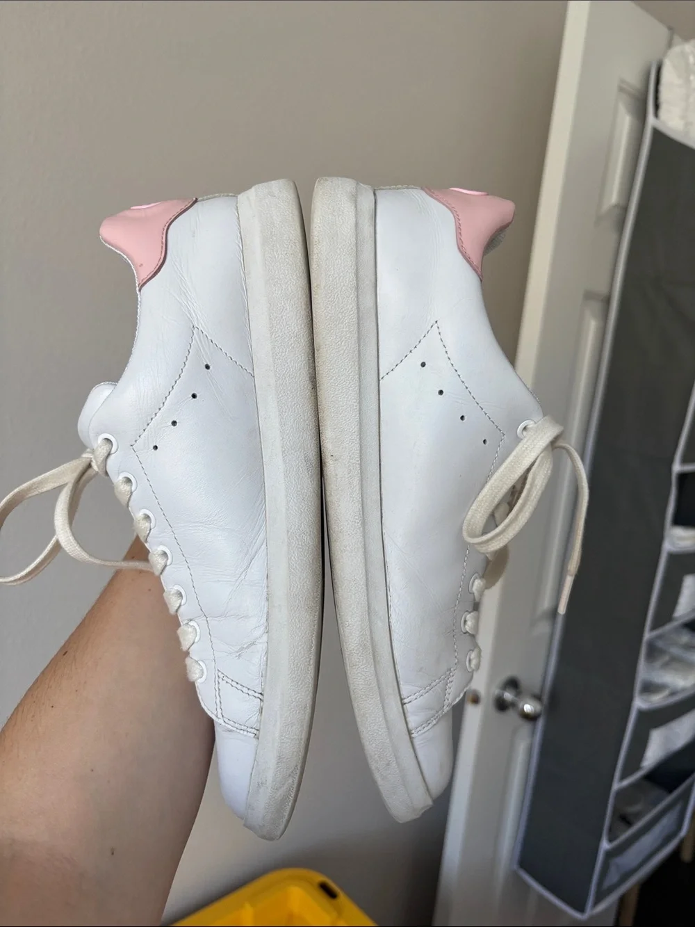 Tory Burch Howell Court sneakers in the titanium white and petunia pink SZ 9